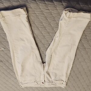 LEVI SIGNATURE WHITE MODERN CAPRI SIZE 12